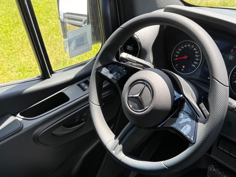 Mercedes-Benz Sprinter Van Vehicle Image 9