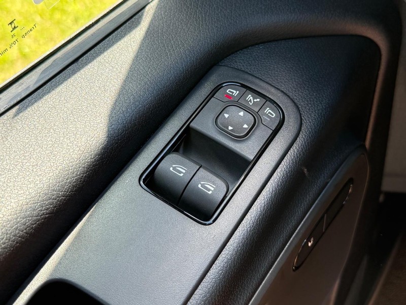 Mercedes-Benz Sprinter Van Vehicle Image 15