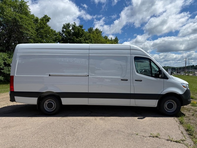 Mercedes-Benz Sprinter Van Vehicle Image 2