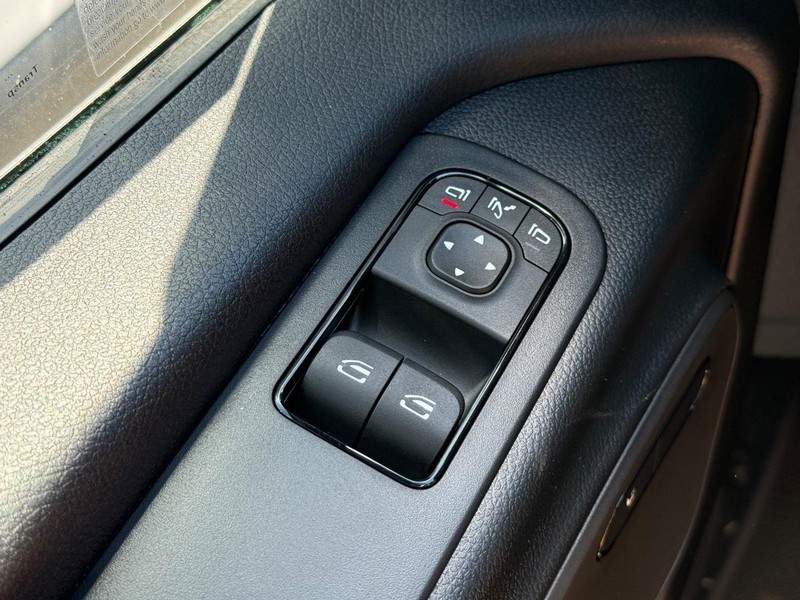 Mercedes-Benz Sprinter Van Vehicle Image 16
