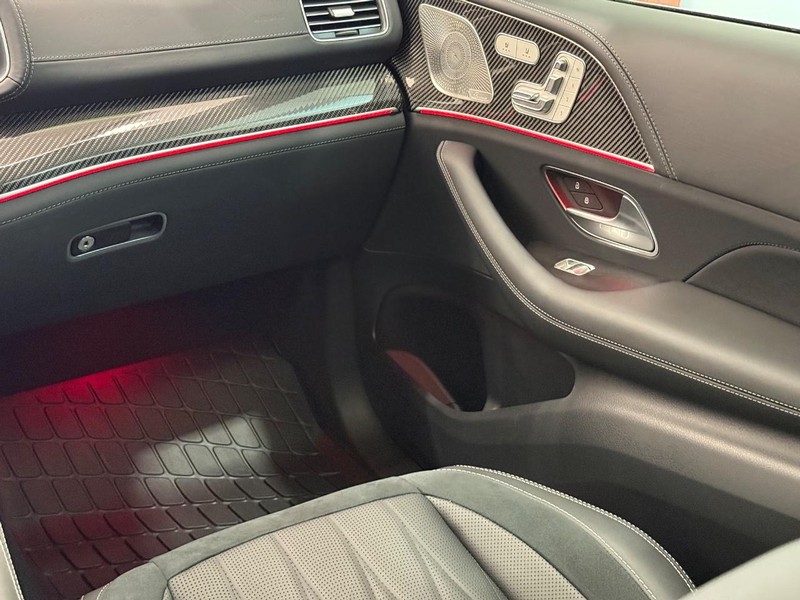 Mercedes-Benz GLE Vehicle Image 13