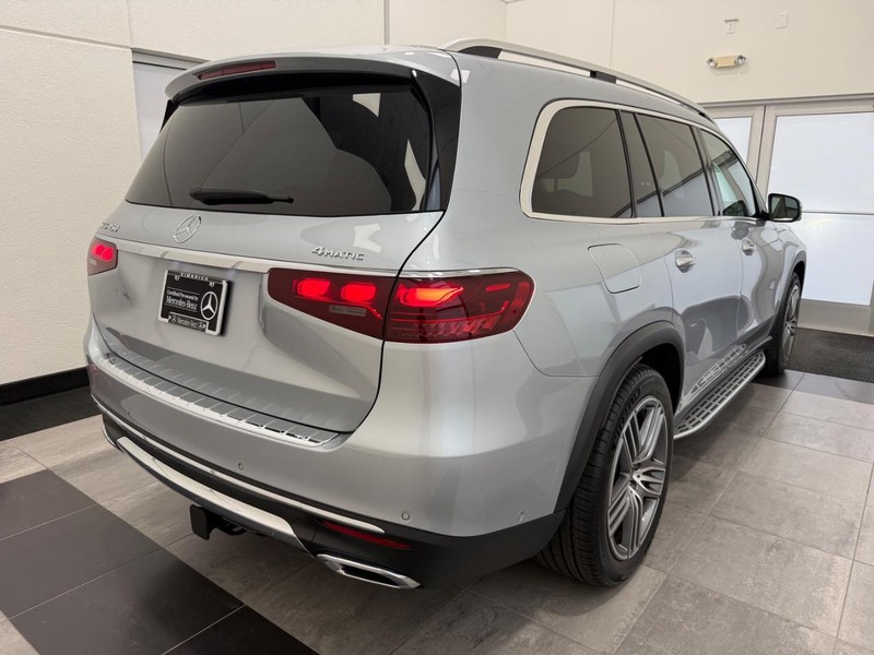 Mercedes-Benz GLS Vehicle Image 2