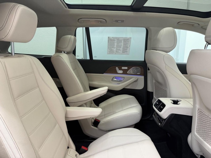 Mercedes-Benz GLS Vehicle Image 8