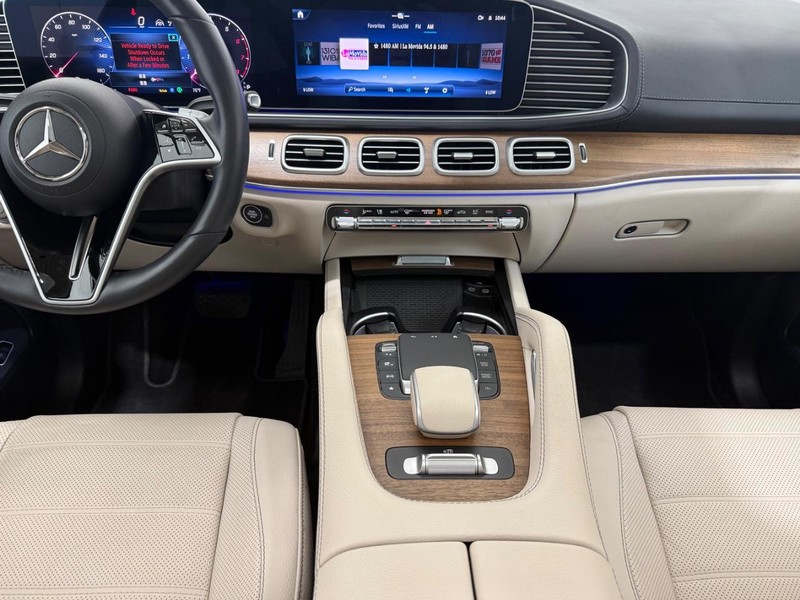 Mercedes-Benz GLS Vehicle Image 10