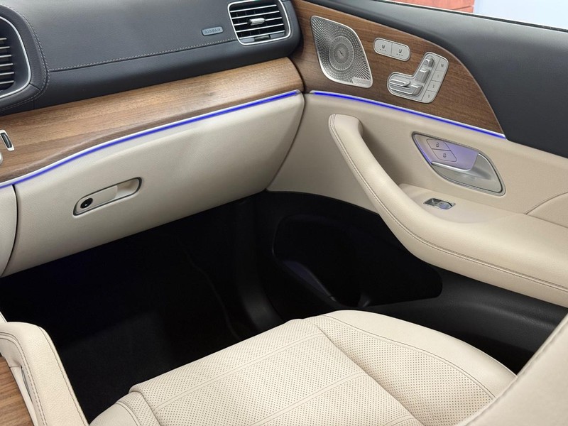 Mercedes-Benz GLS Vehicle Image 13