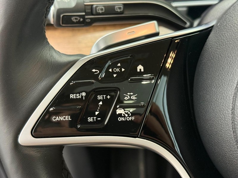 Mercedes-Benz GLS Vehicle Image 15