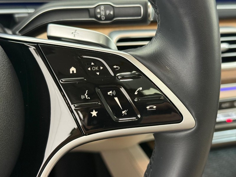 Mercedes-Benz GLS Vehicle Image 16