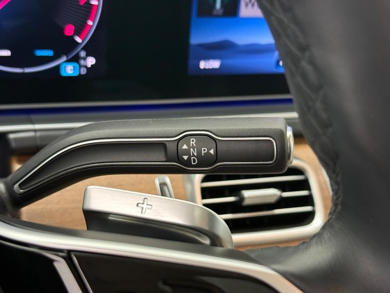 Mercedes-Benz GLS Vehicle Image 17