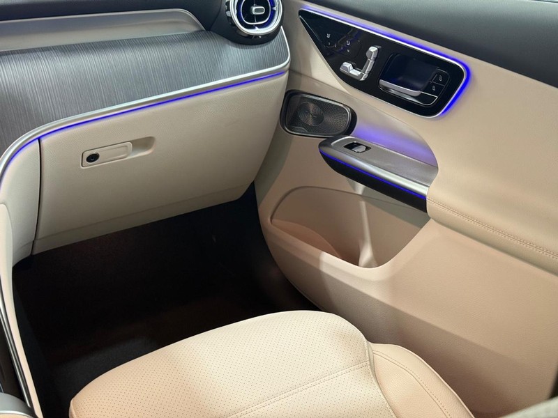 Mercedes-Benz GLC Vehicle Image 9