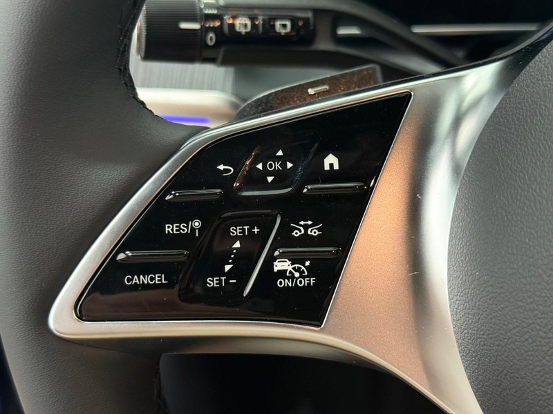 Mercedes-Benz GLC Vehicle Image 11