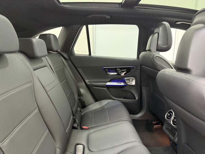 Mercedes-Benz GLC Vehicle Image 4
