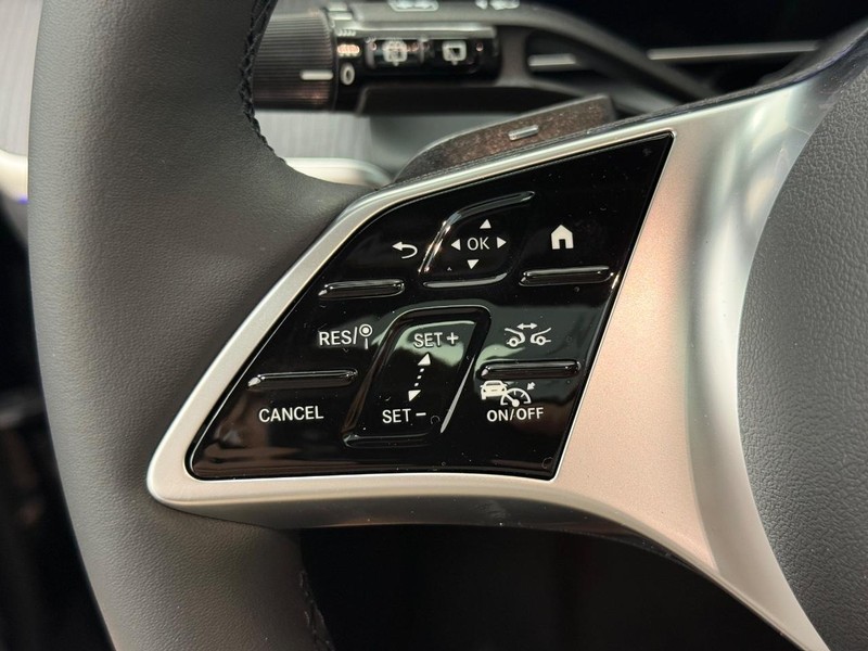 Mercedes-Benz GLC Vehicle Image 10