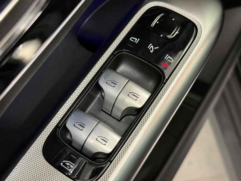 Mercedes-Benz GLC Vehicle Image 15