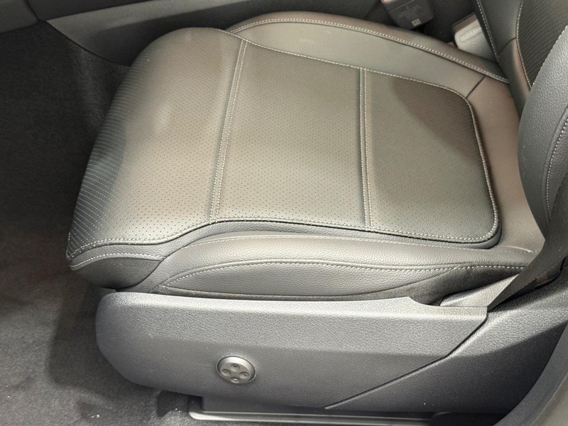 Mercedes-Benz GLC Vehicle Image 16