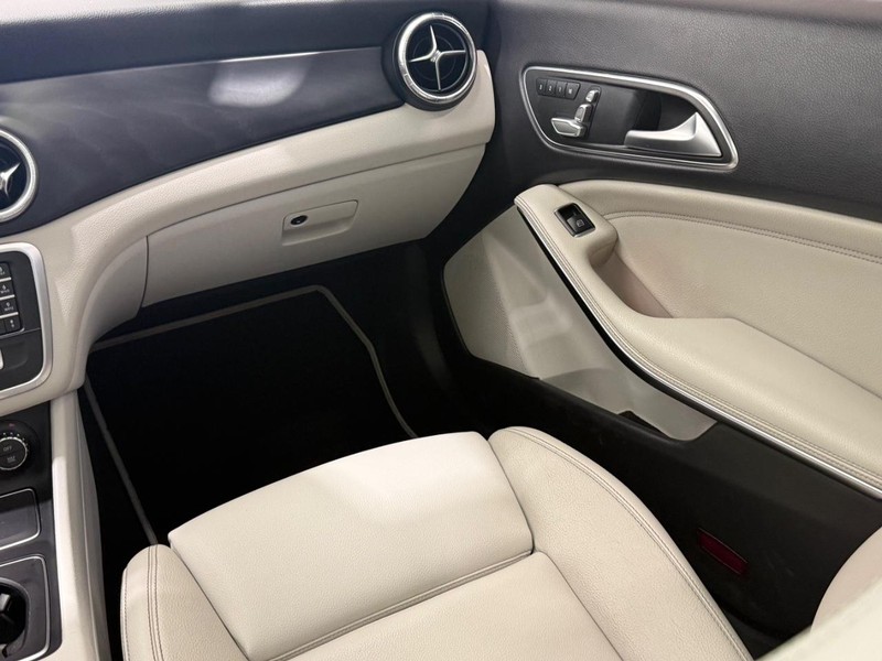 Mercedes-Benz CLA Vehicle Image 12