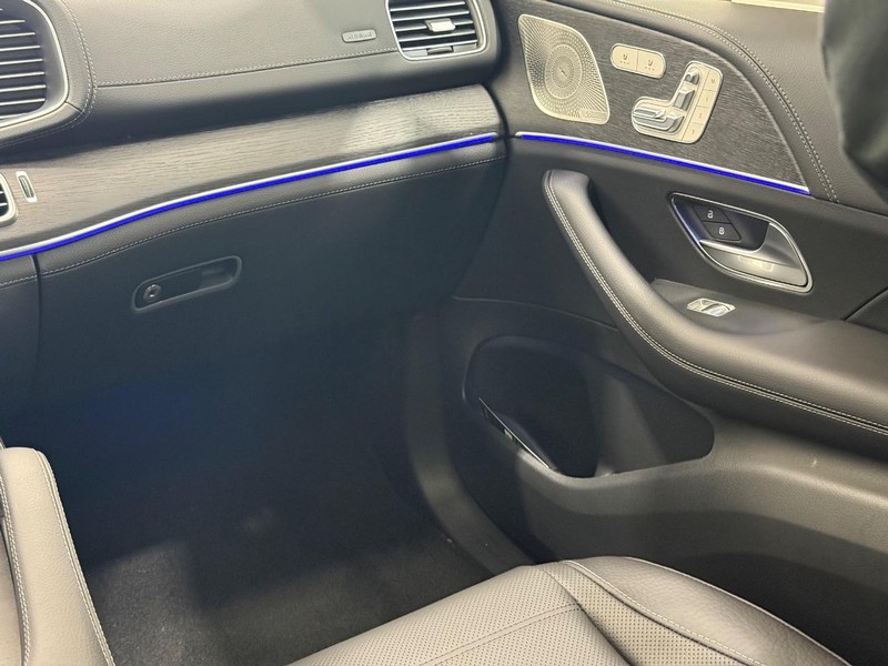 Mercedes-Benz GLE Vehicle Image 9
