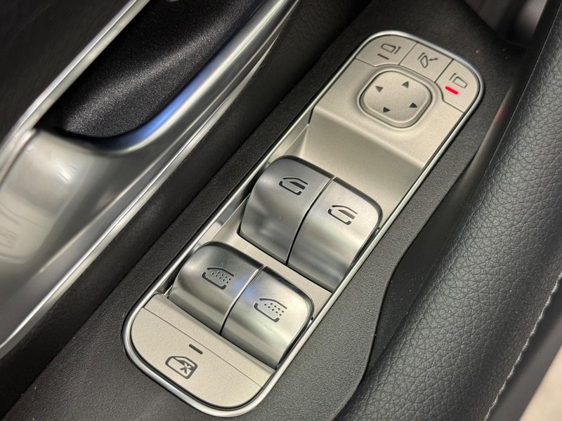 Mercedes-Benz GLE Vehicle Image 16