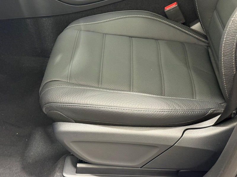 Mercedes-Benz GLE Vehicle Image 17