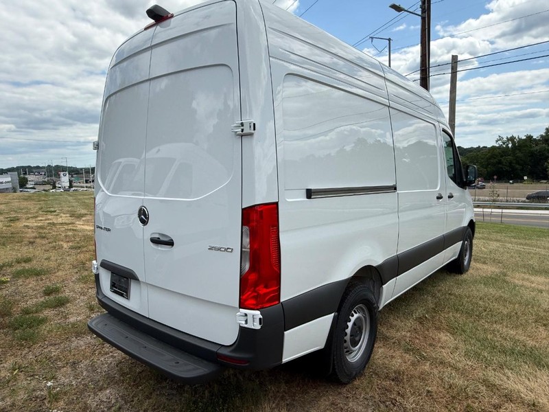 Mercedes-Benz Sprinter Van Vehicle Image 3