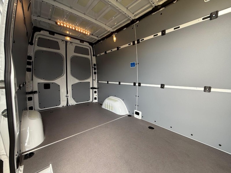 Mercedes-Benz Sprinter Van Vehicle Image 5