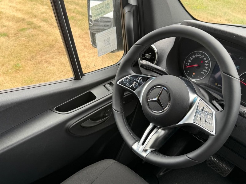 Mercedes-Benz Sprinter Van Vehicle Image 8