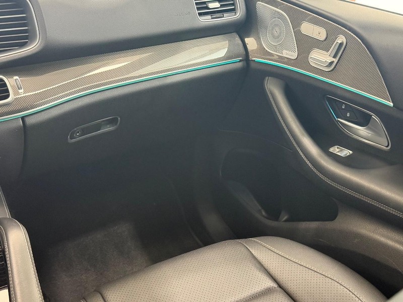 Mercedes-Benz GLE Vehicle Image 11