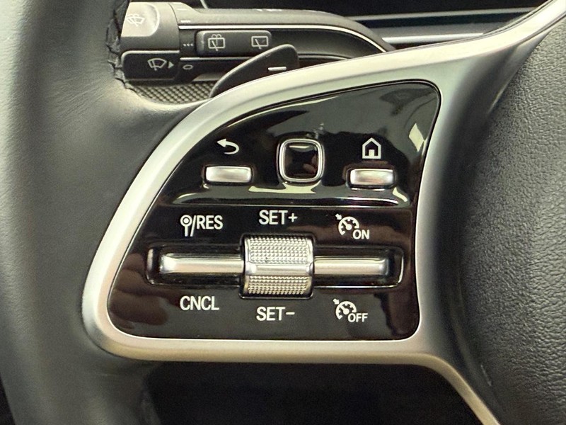 Mercedes-Benz GLE Vehicle Image 13