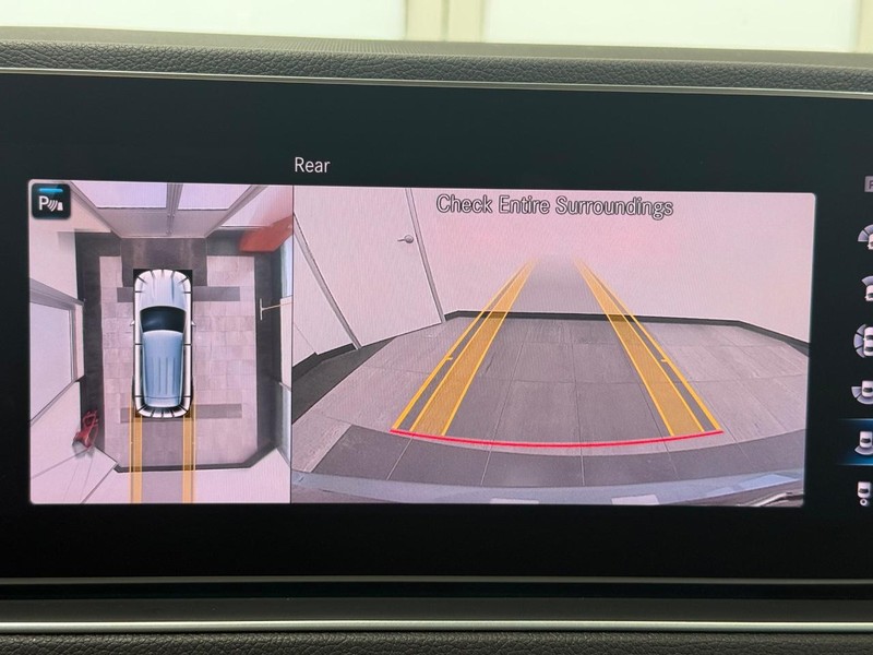 Mercedes-Benz GLE Vehicle Image 17