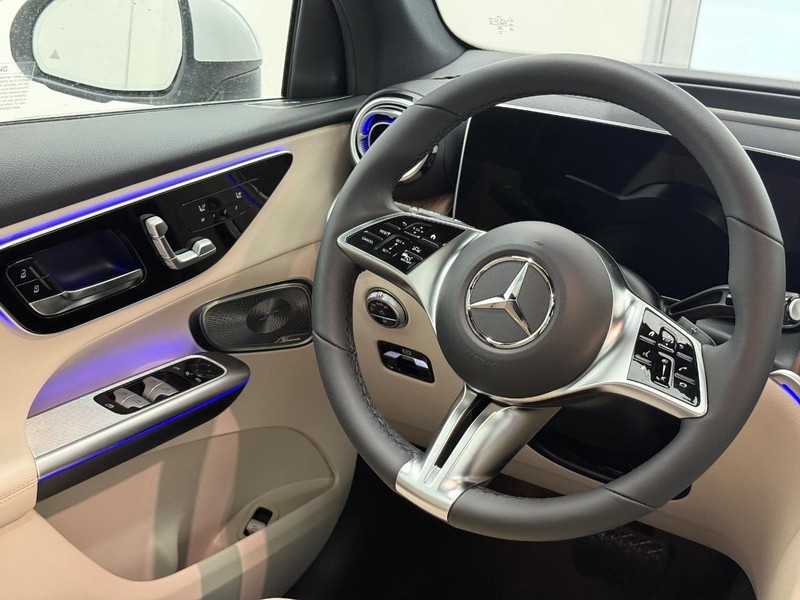 Mercedes-Benz GLC Vehicle Image 8