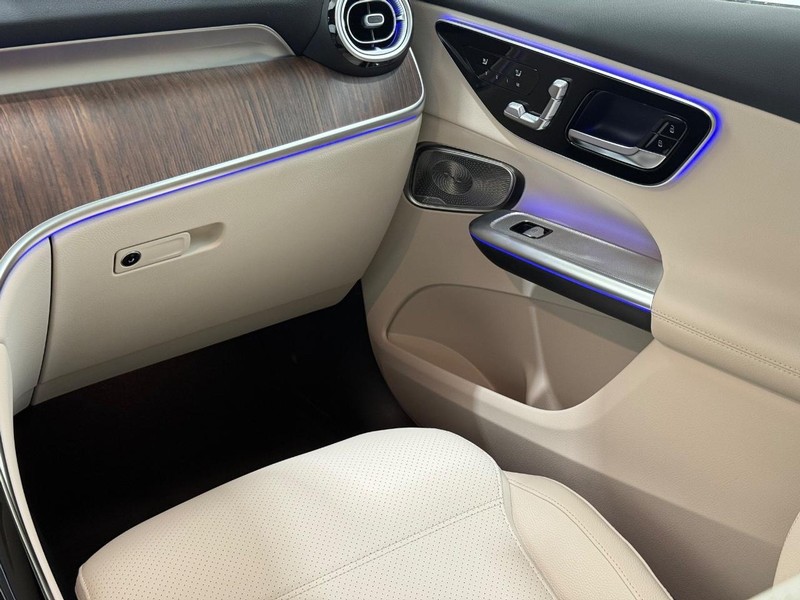 Mercedes-Benz GLC Vehicle Image 9