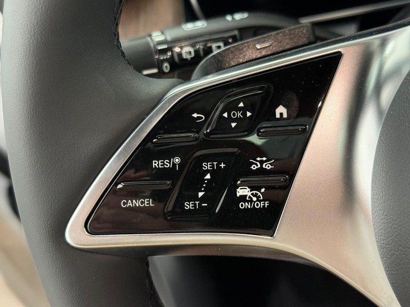 Mercedes-Benz GLC Vehicle Image 11