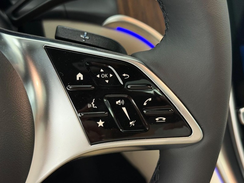 Mercedes-Benz GLC Vehicle Image 12