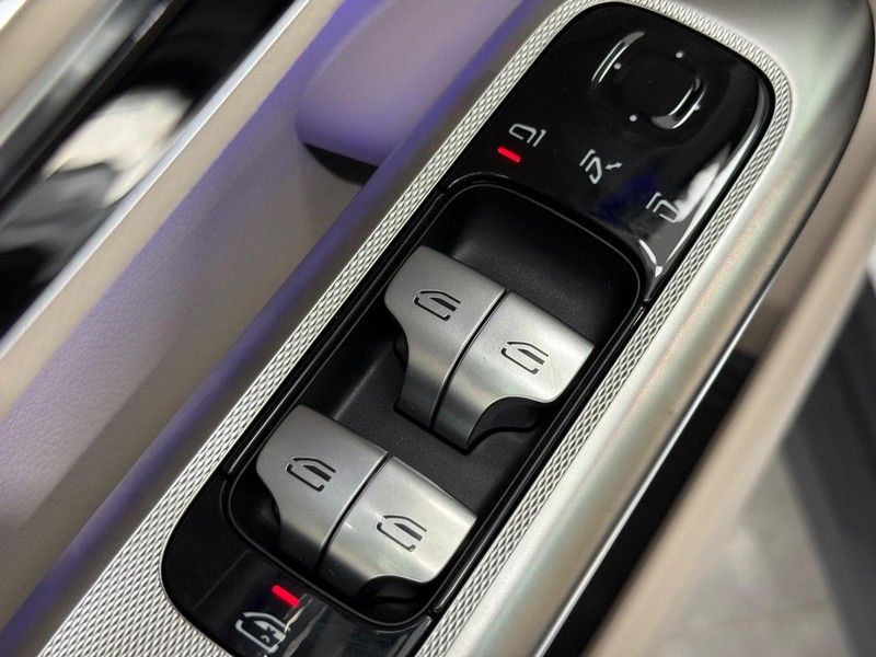 Mercedes-Benz GLC Vehicle Image 16