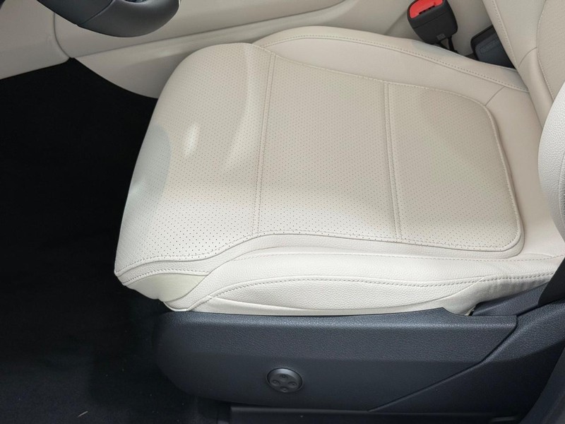Mercedes-Benz GLC Vehicle Image 17