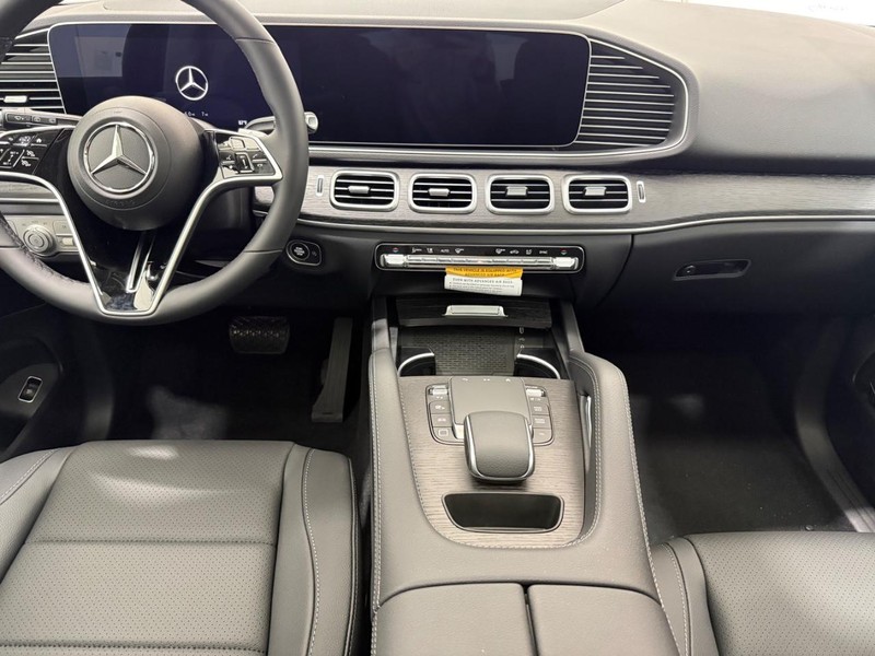 Mercedes-Benz GLE Vehicle Image 6
