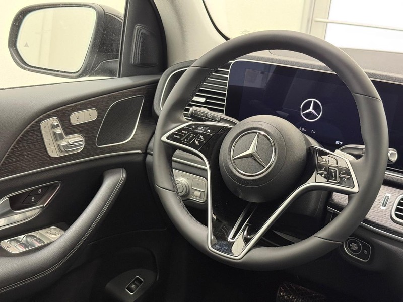 Mercedes-Benz GLE Vehicle Image 8