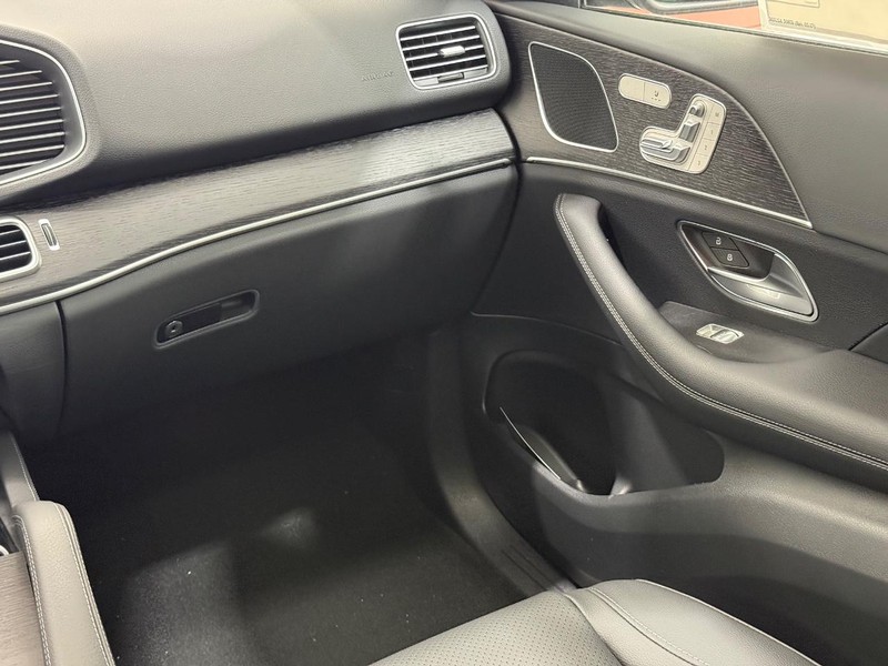 Mercedes-Benz GLE Vehicle Image 9