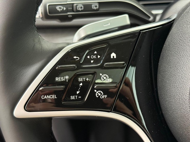 Mercedes-Benz GLE Vehicle Image 11