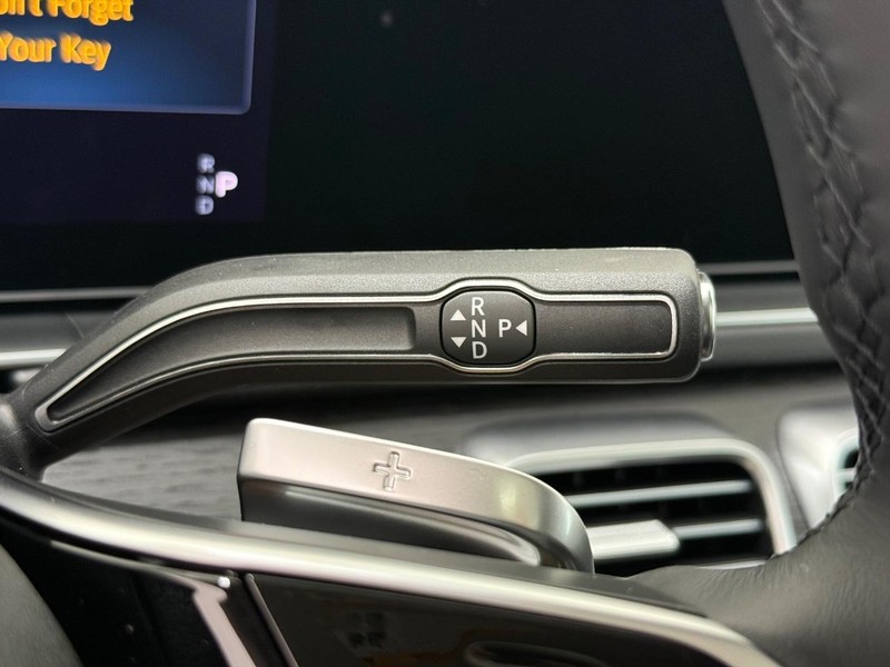 Mercedes-Benz GLE Vehicle Image 13