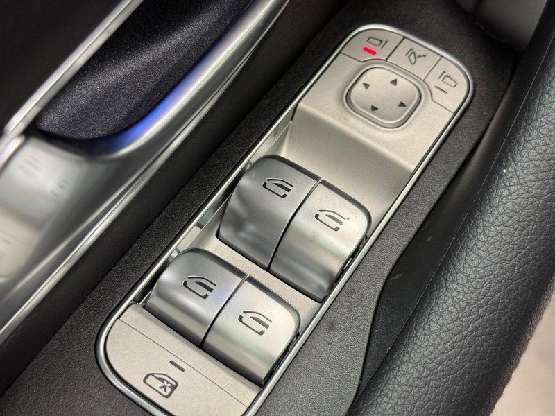 Mercedes-Benz GLE Vehicle Image 16