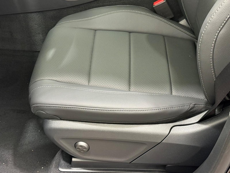 Mercedes-Benz GLE Vehicle Image 17