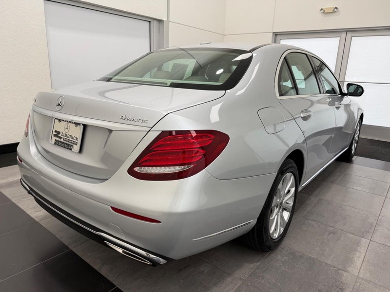 Mercedes-Benz E-Class Vehicle Image 2
