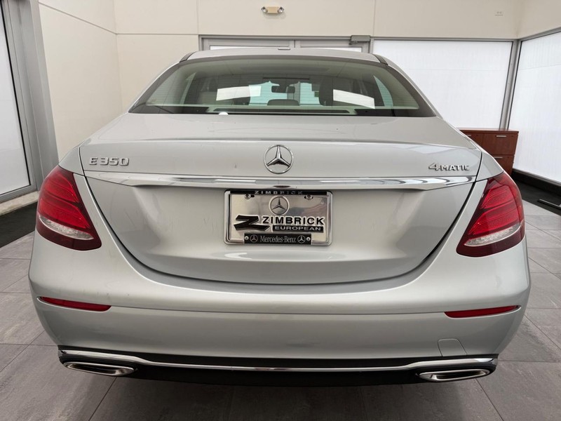 Mercedes-Benz E-Class Vehicle Image 3
