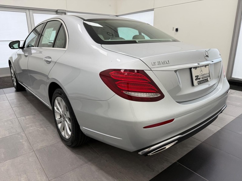Mercedes-Benz E-Class Vehicle Image 4