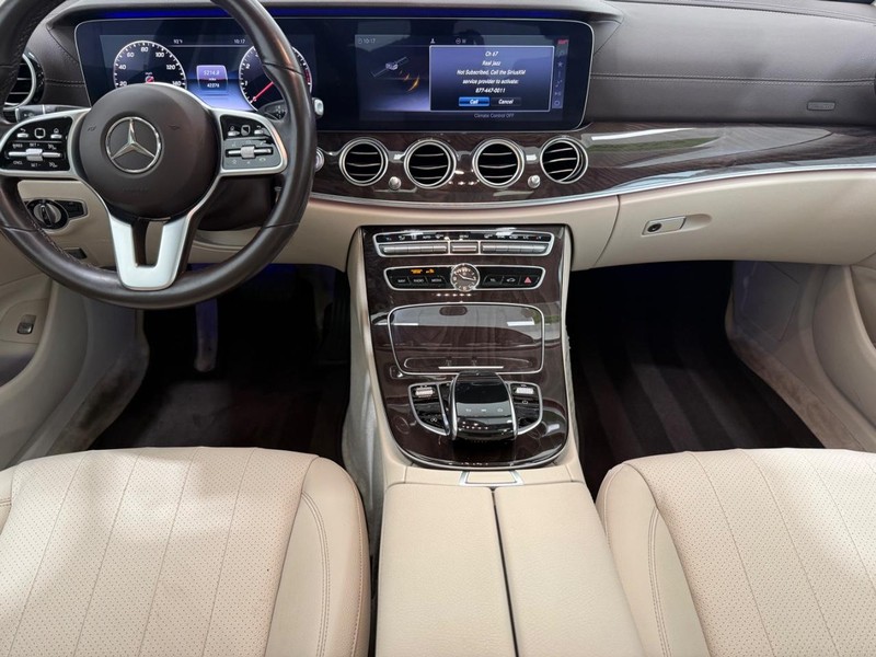 Mercedes-Benz E-Class Vehicle Image 9