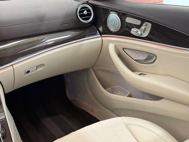Mercedes-Benz E-Class Vehicle Image 12