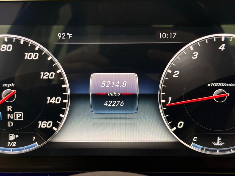 Mercedes-Benz E-Class Vehicle Image 18