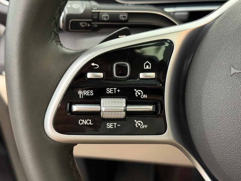 Mercedes-Benz GLE Vehicle Image 13