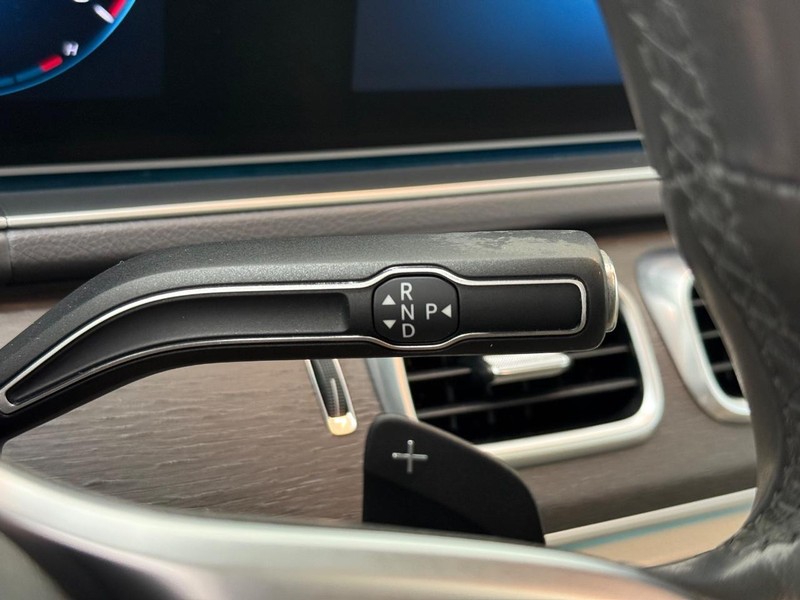 Mercedes-Benz GLE Vehicle Image 15