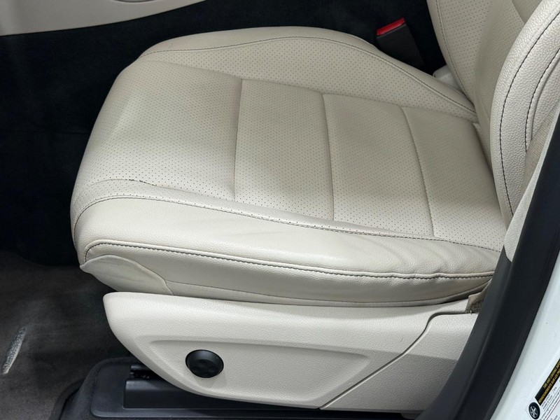 Mercedes-Benz GLE Vehicle Image 19
